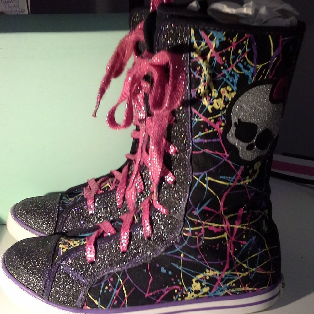 🩷HOST PICK🩷MONSTER HIGH  "high" tall sneakers